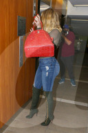 PEOPLE - Khloe Kardashian bummelt in Beverly Hills
