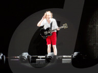 PEOPLE - AC/DC mit Axl Rose auf der Bühne in Lissabon