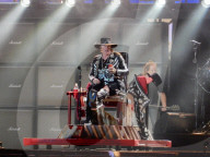 PEOPLE - AC/DC mit Axl Rose auf der Bühne in Lissabon