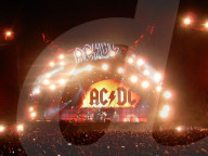 PEOPLE - AC/DC mit Axl Rose auf der Bühne in Lissabon