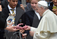 NEWS - Vatikan: Franziskus - ein Papst zum 'Anfassen'