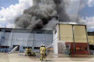 NEWS -  Berlin: Feuerwehreinsatz bei Grossbrand
