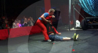 FEATURE - Opfer von Zirkus Clown Stunt