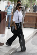 PEOPLE - Victoria Beckham verlässt das Hotel in Cannes