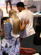 PEOPLE - Die schwangere Blac Chyna mit Rob Kardashian auf Shoppingtour in Miami