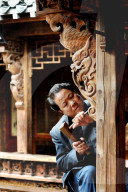 REPORTAGE - Die Kunst des Holzschnitzen in China