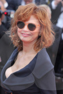 PEOPLE - Cannes 2016: Susan Sarandon geizt nicht mit ihren Reizen
