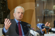 NEWS - Genf: Michael Douglas als Friedensbotschafter bei einer PK der Nuclear Threat Initiative