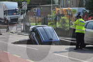 NEWS - London: Schlundloch "verschluckt" Auto
