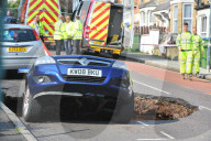 NEWS - London: Schlundloch "verschluckt" Auto
