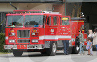PEOPLE - Sarah Michelle Gellar und ihre Kinder: Besuch bei der Feuerwehr in LA