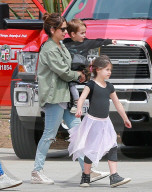 PEOPLE - Sarah Michelle Gellar und ihre Kinder: Besuch bei der Feuerwehr in LA