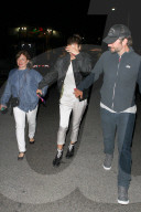 PEOPLE - Bradley Cooper mit Irina Shayk und deren Mutter Olga unterwegs ans Beyonce Konzert
