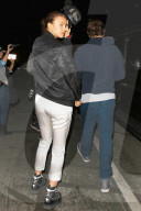 PEOPLE - Bradley Cooper mit Irina Shayk und deren Mutter Olga unterwegs ans Beyonce Konzert