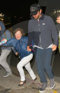 PEOPLE - Bradley Cooper mit Irina Shayk und deren Mutter Olga unterwegs ans Beyonce Konzert