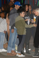 PEOPLE - Ashton Kutcher und Mila Kunis unterwegs ans Beyonce Konzert