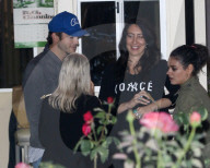 PEOPLE - Ashton Kutcher und Mila Kunis unterwegs ans Beyonce Konzert
