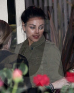 PEOPLE - Ashton Kutcher und Mila Kunis unterwegs ans Beyonce Konzert