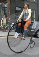 FEATURE - Auf Velos von gestern: Tweed Run in London