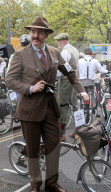 FEATURE - Auf Velos von gestern: Tweed Run in London