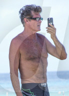 EXKLUSIV -  David Hasselhoff macht ein Selfie mit Lesebrille auf Barbados