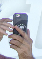 EXKLUSIV -  David Hasselhoff macht ein Selfie mit Lesebrille auf Barbados