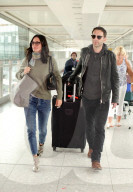 PEOPLE - Courteney Cox und Johnny McDaid am Flughafen Heathrow