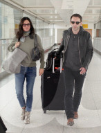 PEOPLE - Courteney Cox und Johnny McDaid am Flughafen Heathrow