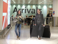 PEOPLE - Courteney Cox und Johnny McDaid am Flughafen Heathrow