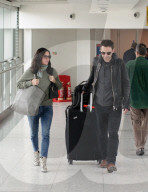 PEOPLE - Courteney Cox und Johnny McDaid am Flughafen Heathrow