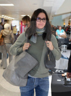 PEOPLE - Courteney Cox und Johnny McDaid am Flughafen Heathrow