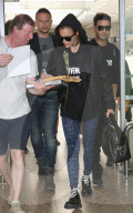 PEOPLE - Irina Shayk am Flughafen von Nizza