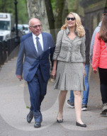 PEOPLE - Rupert Murdoch und Jerry Hall spazieren durch London