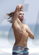 EXKLUSIV -  Schwarzeneggers' Sohn Joseph Baena spielt Football am Malibu Beach