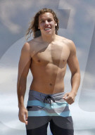 EXKLUSIV -  Schwarzeneggers' Sohn Joseph Baena spielt Football am Malibu Beach