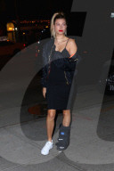PEOPLE - Hailey Baldwin humpelt ins Cipriani