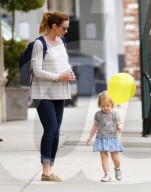 PEOPLE - Emily Blunt's kleine Tochter hat einen Ballon bekommen