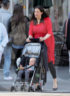 PEOPLE - Hochschwangere Liv Tyler mit Kinderwagen unterwegs