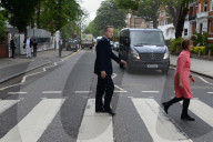 NEWS - London: David Cameron besucht die Abbey Road Studios
