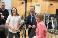 NEWS - London: David Cameron besucht die Abbey Road Studios