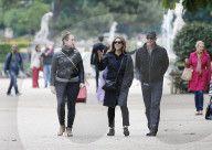PEOPLE - Tom Hanks geht mit seiner Familie shoppen in Paris