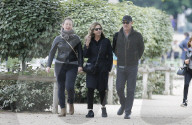 PEOPLE - Tom Hanks geht mit seiner Familie shoppen in Paris