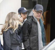 PEOPLE - Tom Hanks geht mit seiner Familie shoppen in Paris