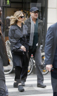 PEOPLE - Tom Hanks geht mit seiner Familie shoppen in Paris