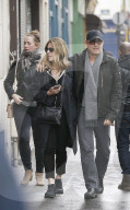PEOPLE - Tom Hanks geht mit seiner Familie shoppen in Paris