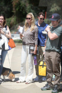 PEOPLE - Mark Wahlberg steht gemeinsam mit Heidi Klum am Fussballspielrand