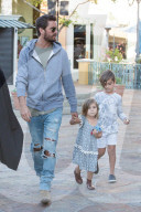 PEOPLE - Papatag: Scott Disick mit seinen Kindern unterwegs 