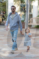 PEOPLE - Papatag: Scott Disick mit seinen Kindern unterwegs 