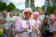 FEATURE - Schweden: Farbenfroher 'Color Run' in Stockholm 