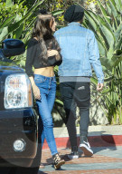 PEOPLE - Die junge Mutter Briana Jungwirth zeigt ihren schlanken Bauch